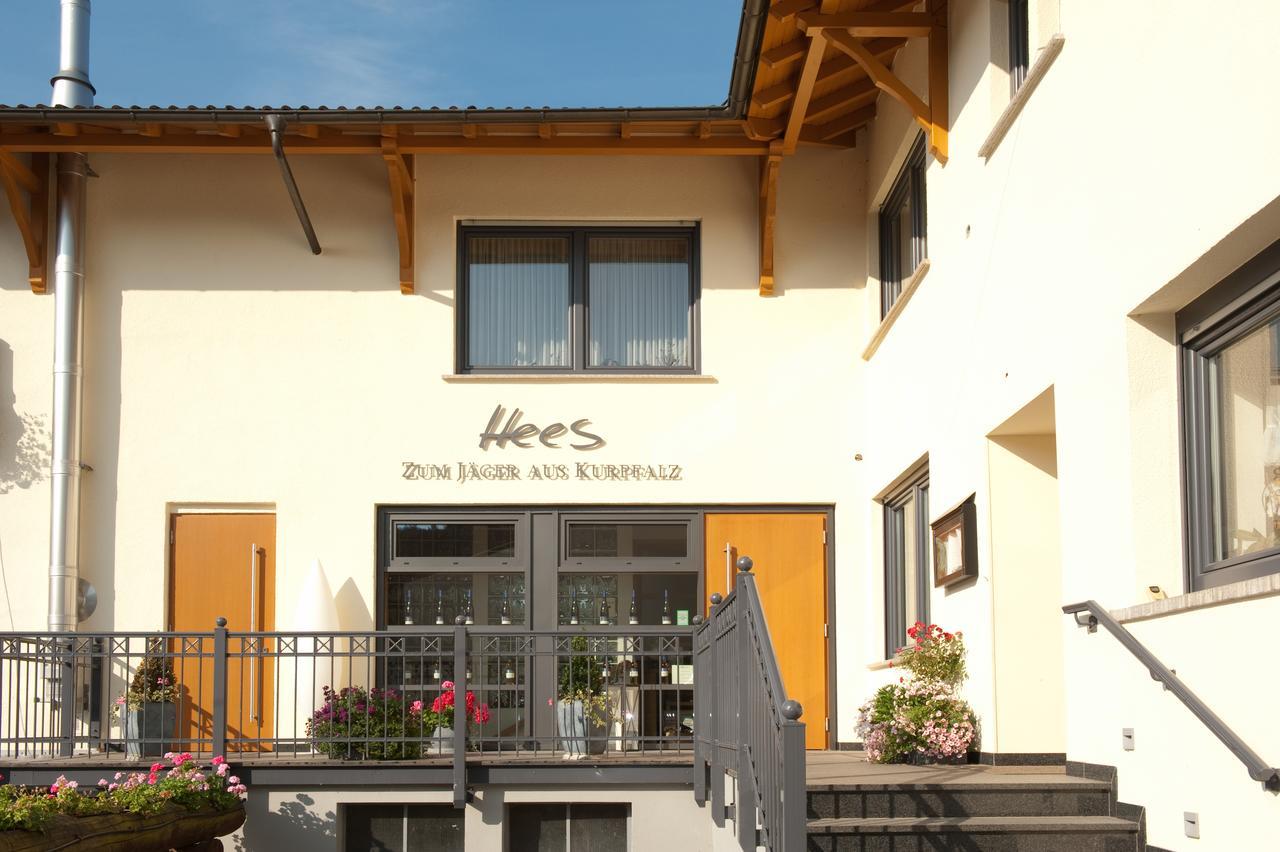Weingut Hees - Landgasthof Zum Jaeger Aus Kurpfalz Auen Екстериор снимка